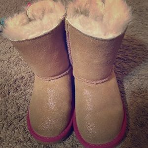 Little Girl’s Tan & Pink Ugg’s size 9